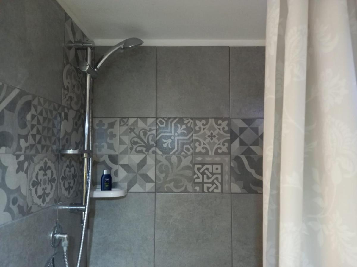 Room In Historical City Centre With Private Bathroom Катания Екстериор снимка
